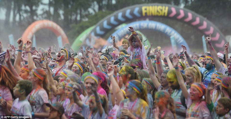 2B97467900000578-3207675-Over_300_Colour_Run_events_are_hosted_in_over_50_different_count-a-24_1440328279403