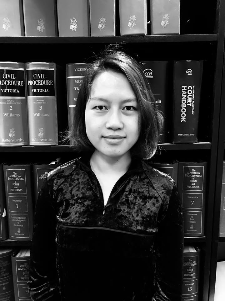 Tô Cẩm Tạ Quang Huy & Cộng Sự (*) Tô Cẩm tốt nghiệp Đại Học Luật (LLB) tại Anh Quốc, đang thực hiện khoá học Thạc Sỹ Luật (LLM) tại Đại Học Deakin và tập sự dưới sự chỉ dẫn của Tạ Quang Huy.
